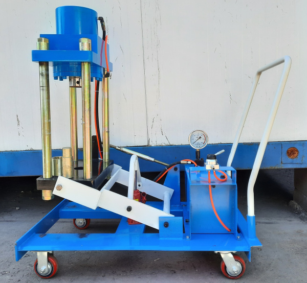 Съемник шкворней пневмогидравлический 150 т TS-150SP